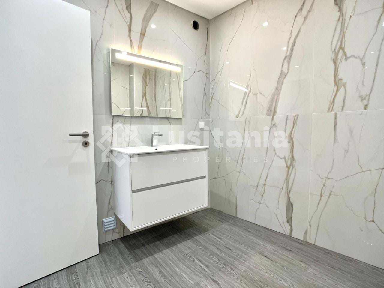 3 Bed, 2 Bath, ApartmentFor Sale, Olhão, Faro, 8700-146