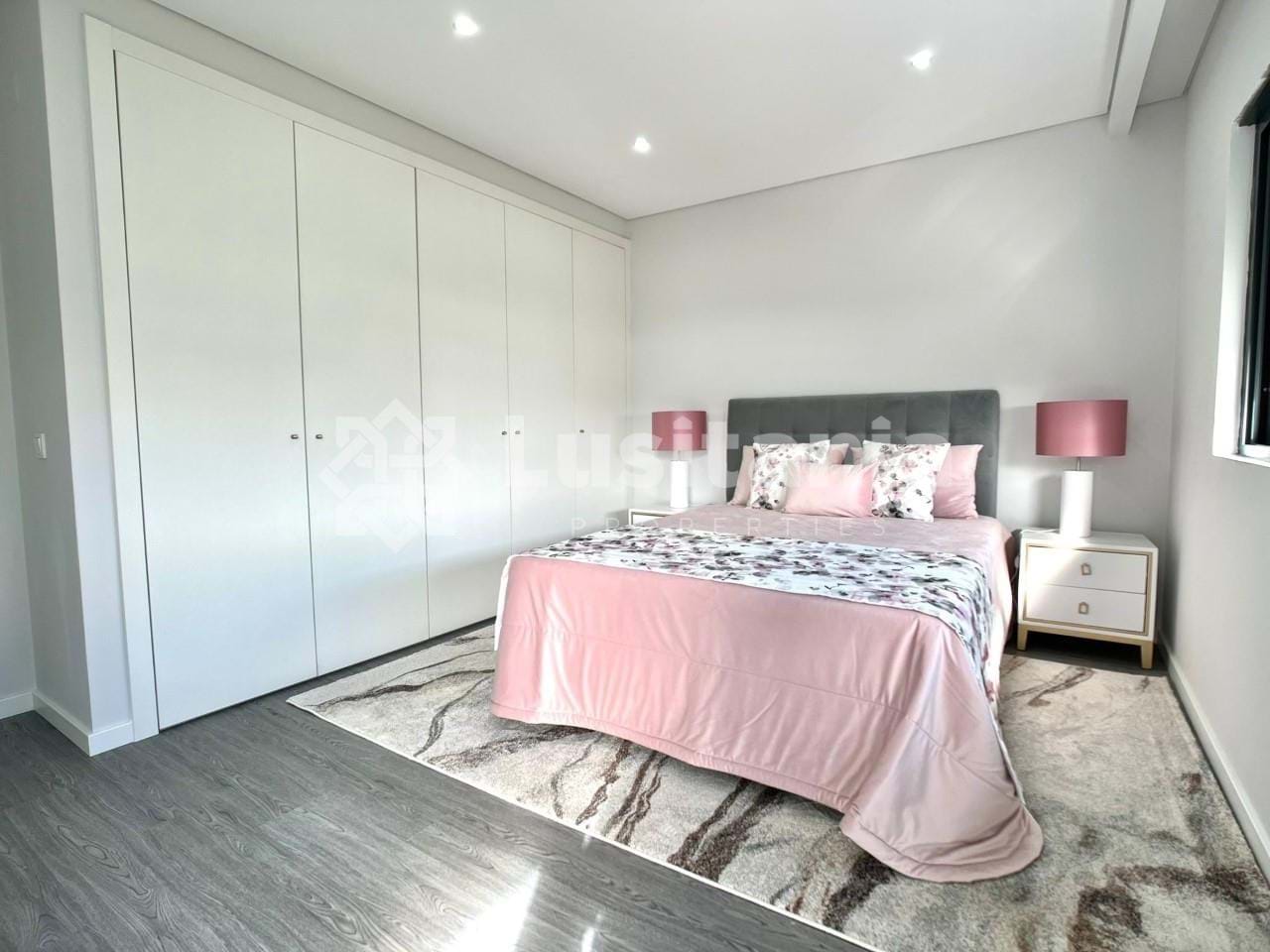 3 Bed, 2 Bath, ApartmentFor Sale, Olhão, Faro, 8700-146