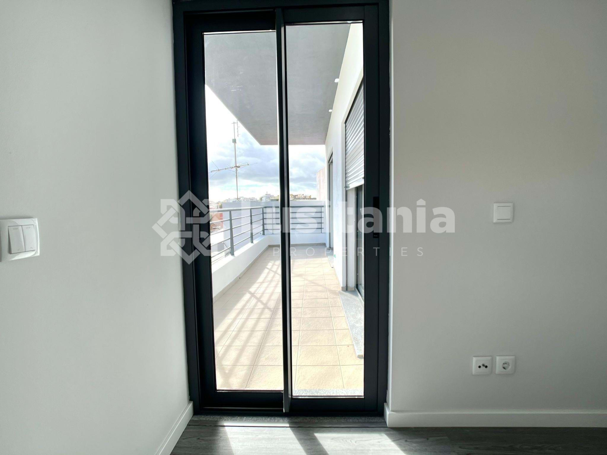 3 Bed, 2 Bath, ApartmentFor Sale, Olhão, Faro, 8700-146