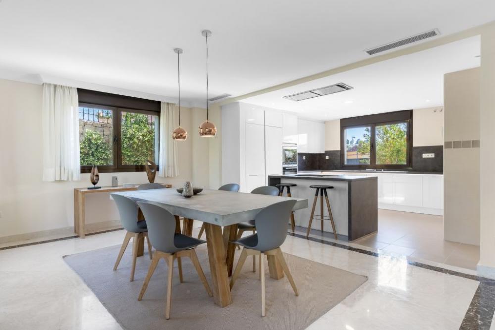 3 Bed, 3 Bath, HouseFor Sale, Estepona, Malaga