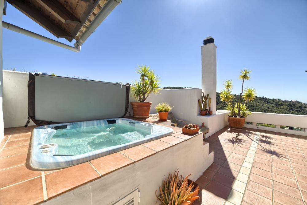 3 Bed, 2 Bath, ApartmentFor Sale, la quinta golf, Malaga