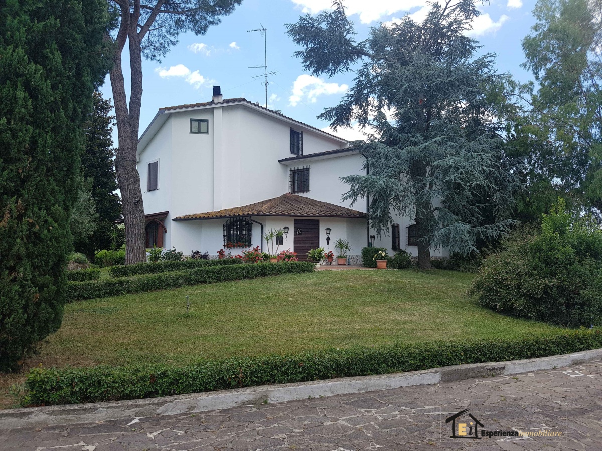 4 Bed, HouseFor Sale, Rieti, Lazio 4 Bed, HouseFor Sale, Rieti, Lazio