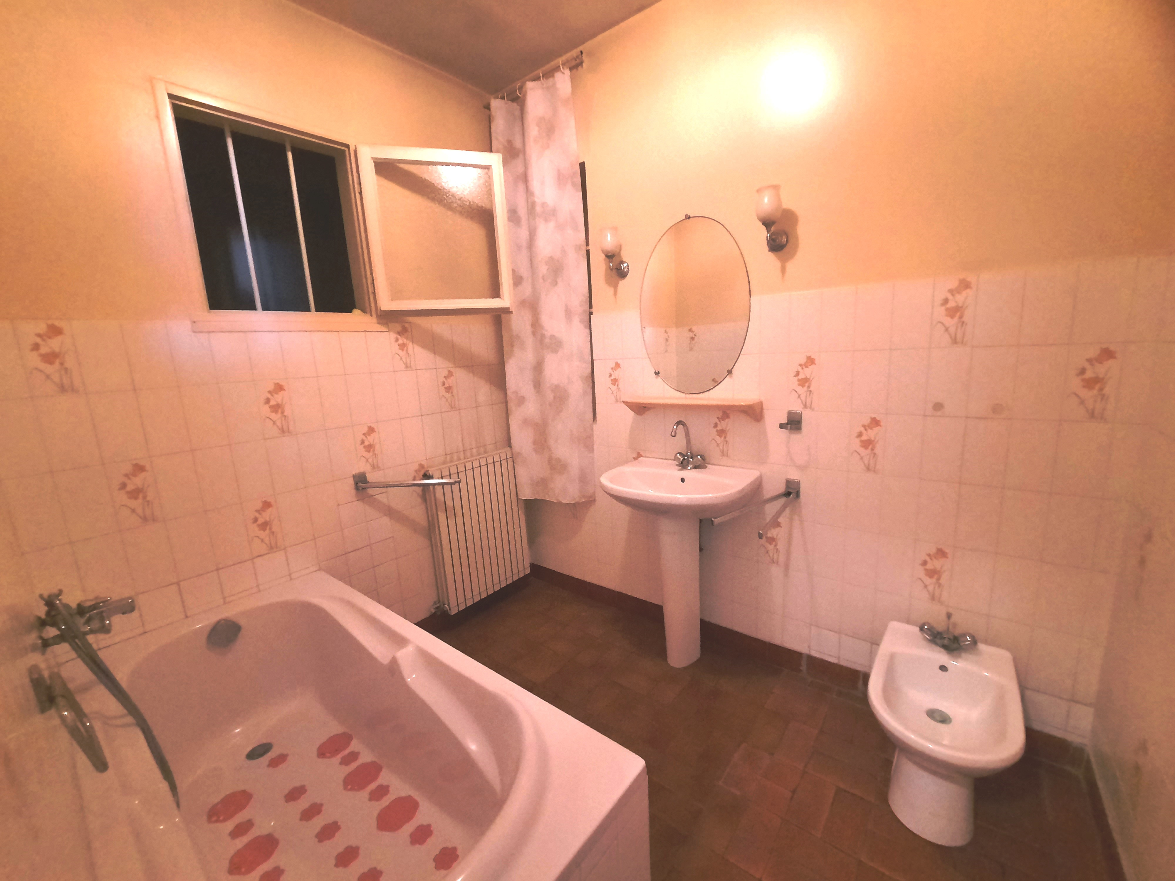 4 Bed, 1 Bath, HouseFor Sale, Ste foy la grande, Gironde, Aquitaine, 33220 4 Bed, 1 Bath, HouseFor Sale, Ste foy la grande, Gironde, Aquitaine, 33220