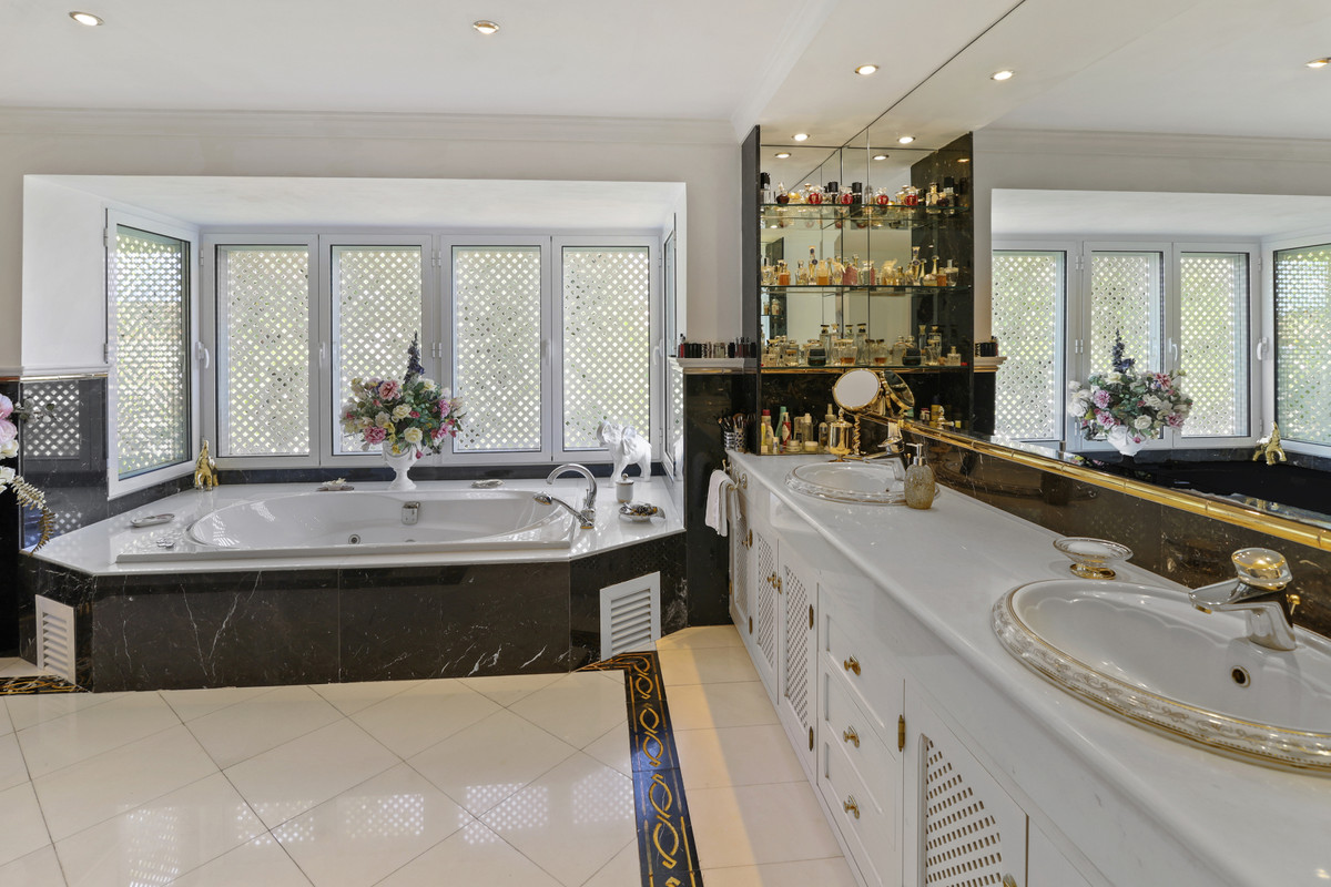 5 Bed, 5 Bath, HouseFor Sale, Benahavis, Malaga