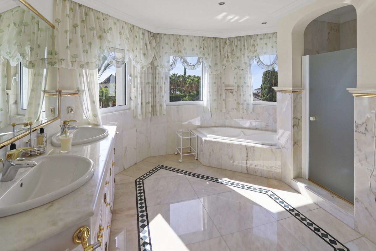 5 Bed, 5 Bath, HouseFor Sale, Benahavis, Malaga