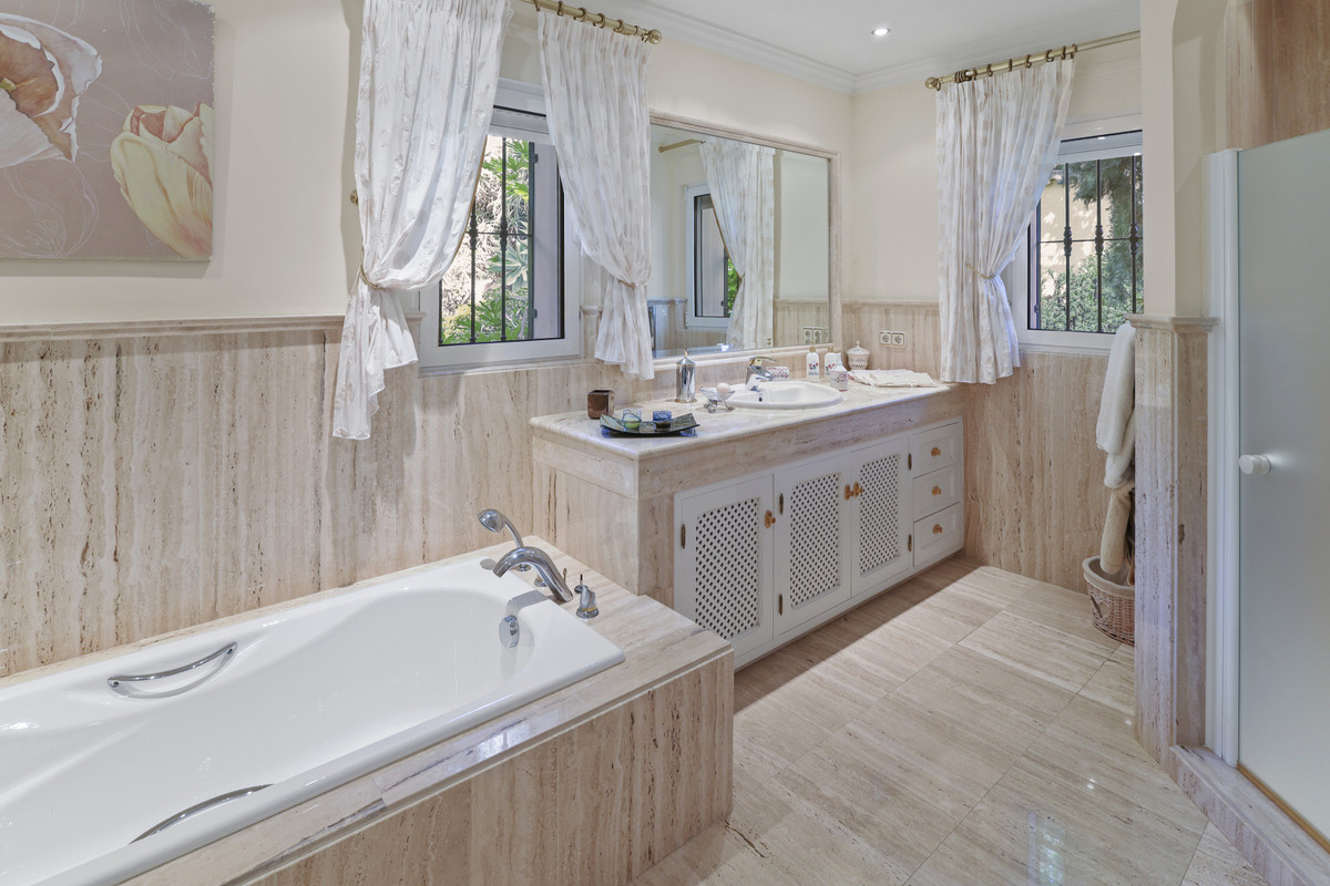 5 Bed, 5 Bath, HouseFor Sale, Benahavis, Malaga