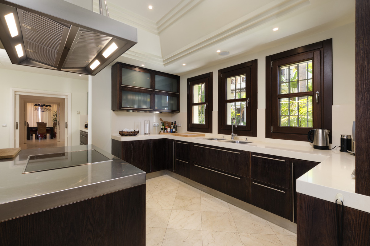 5 Bed, 5 Bath, HouseFor Sale, Marbella, Malaga