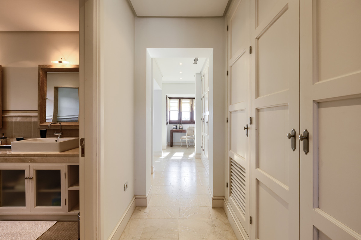 5 Bed, 5 Bath, HouseFor Sale, Marbella, Malaga