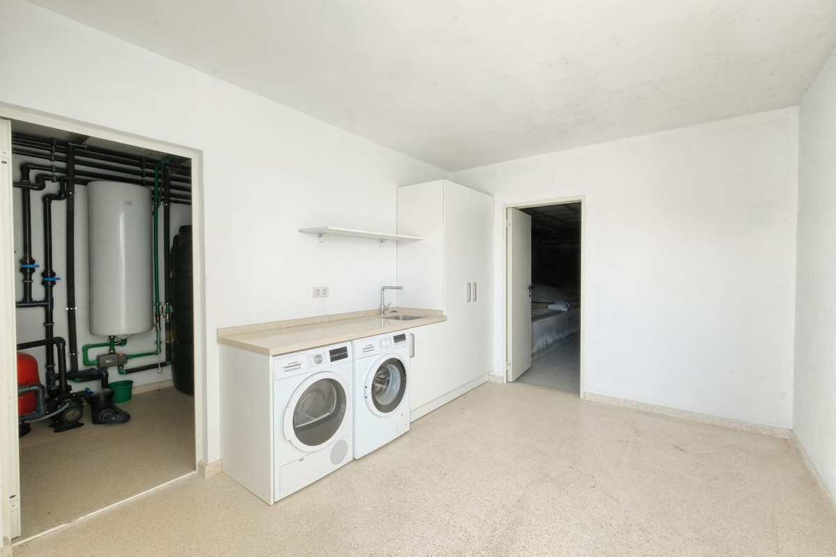 4 Bed, 5 Bath, HouseFor Sale, Benahavis, Malaga 4 Bed, 5 Bath, HouseFor Sale, Benahavis, Malaga