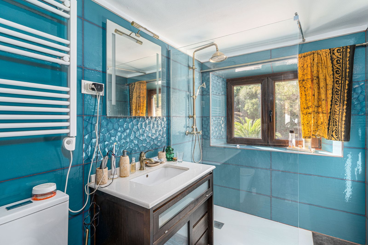 3 Bed, 2 Bath, HouseFor Sale, Casares, Malaga