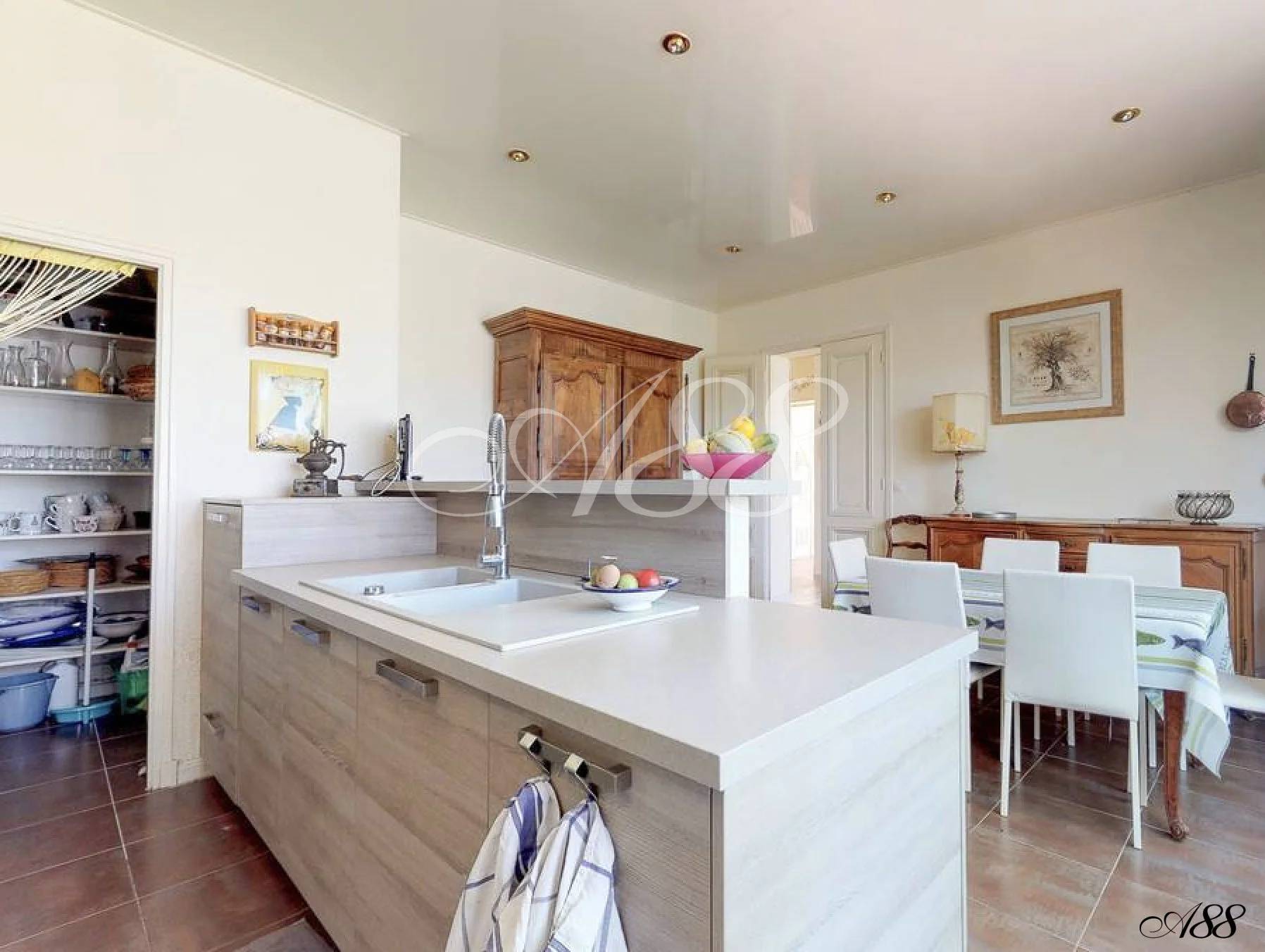 8 Bed, 6 Bath, HouseFor Sale, Saint-Raphaël, Var 8 Bed, 6 Bath, HouseFor Sale, Saint-Raphaël, Var