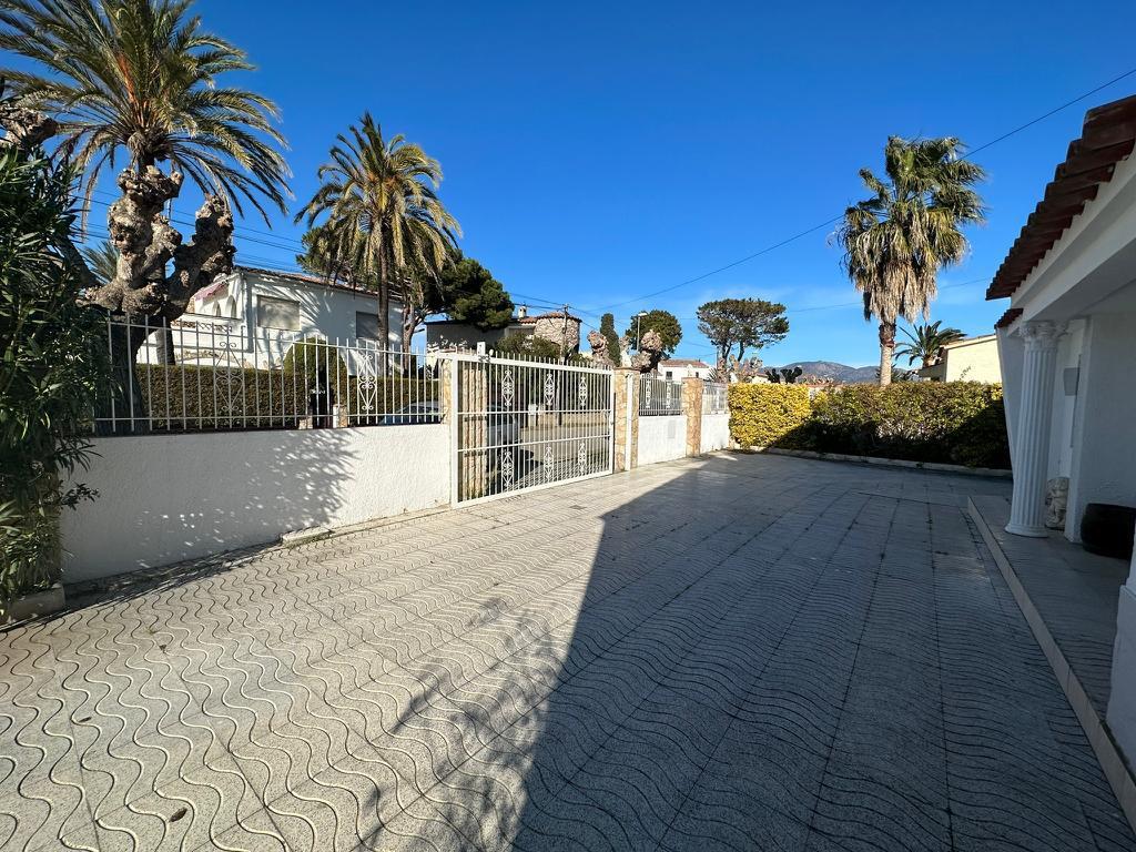 5 Bed, 4 Bath, HouseFor Sale, Empuriabrava, Girona, 17487 5 Bed, 4 Bath, HouseFor Sale, Empuriabrava, Girona, 17487