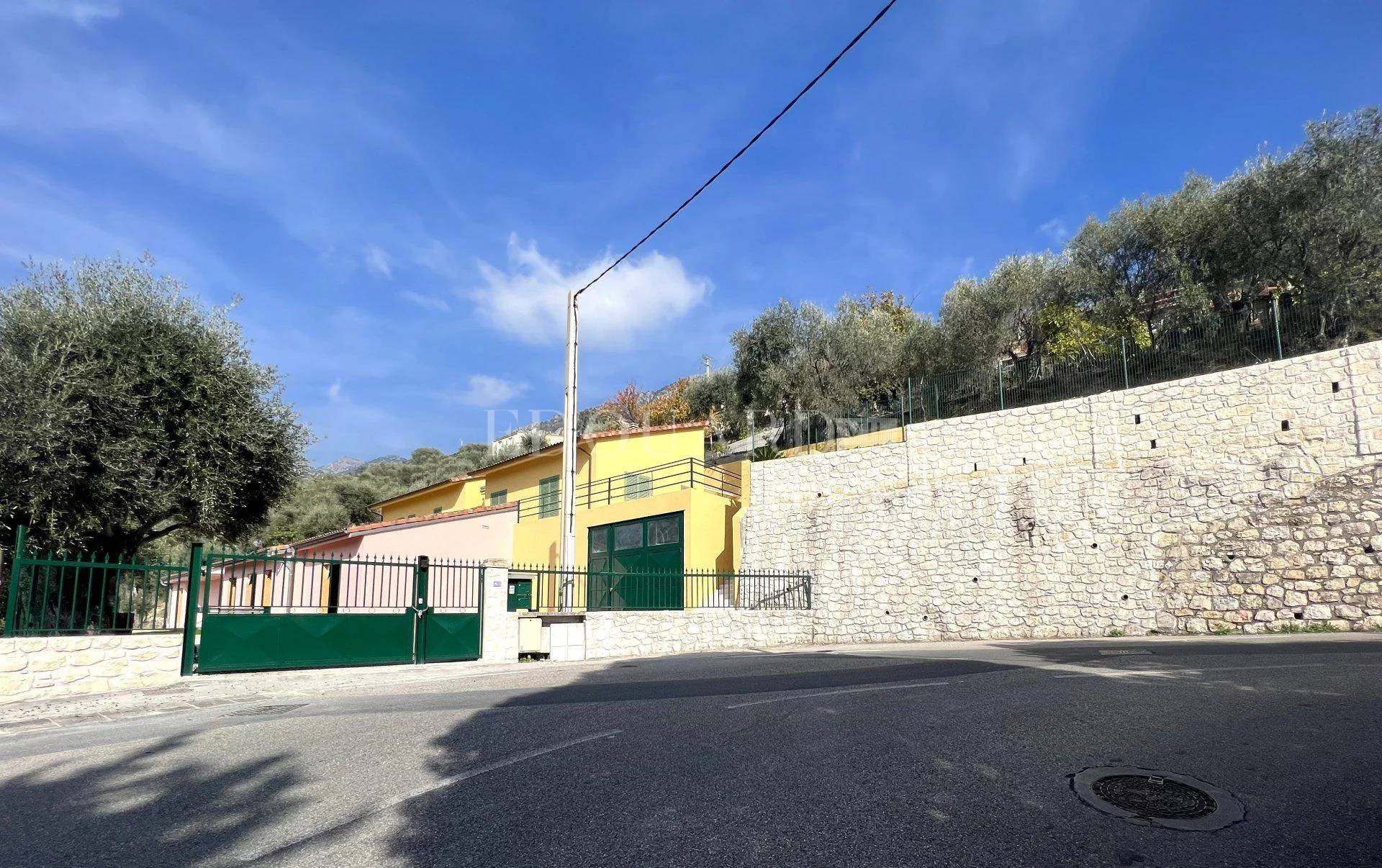 3 Bed, 2 Bath, HouseFor Sale, Castellar, Alpes-Maritimes