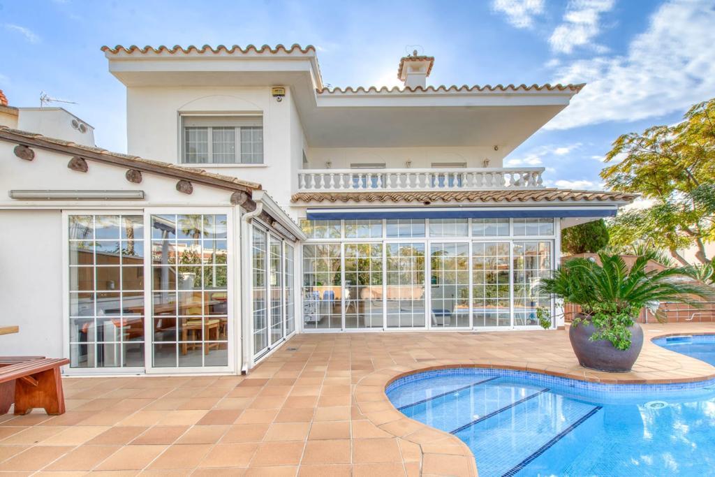 5 Bed, 4 Bath, HouseFor Sale, Empuriabrava, Girona, 17487 5 Bed, 4 Bath, HouseFor Sale, Empuriabrava, Girona, 17487