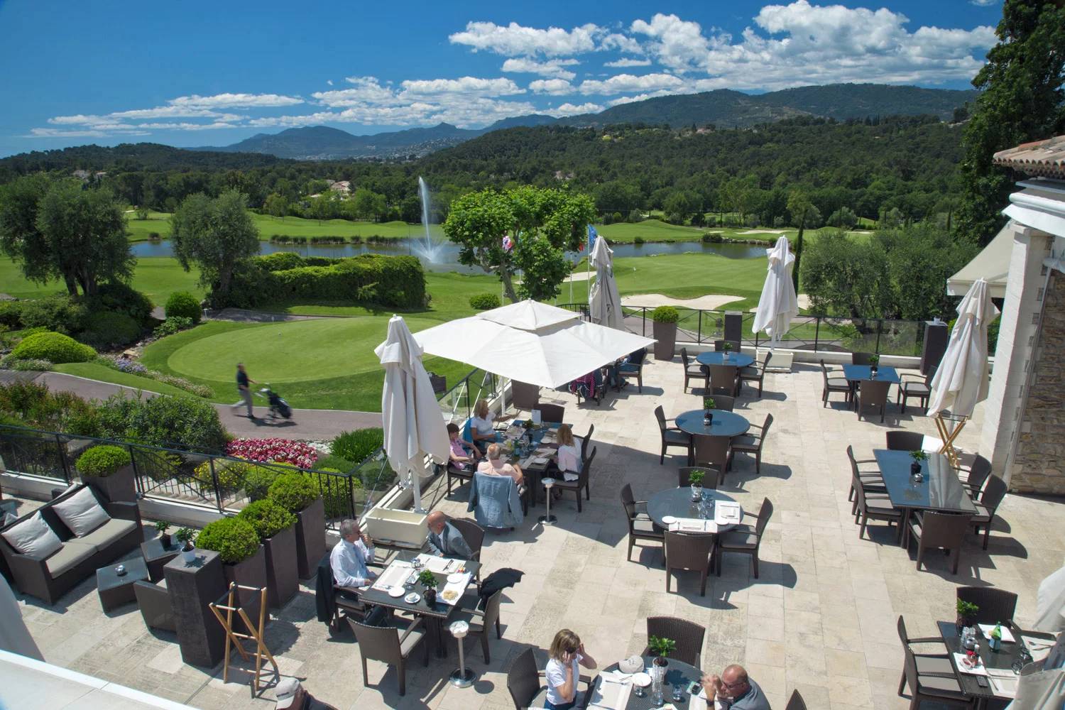 3 Bed, 2 Bath, ApartmentFor Sale, Châteauneuf-Grasse, Alpes-Maritimes