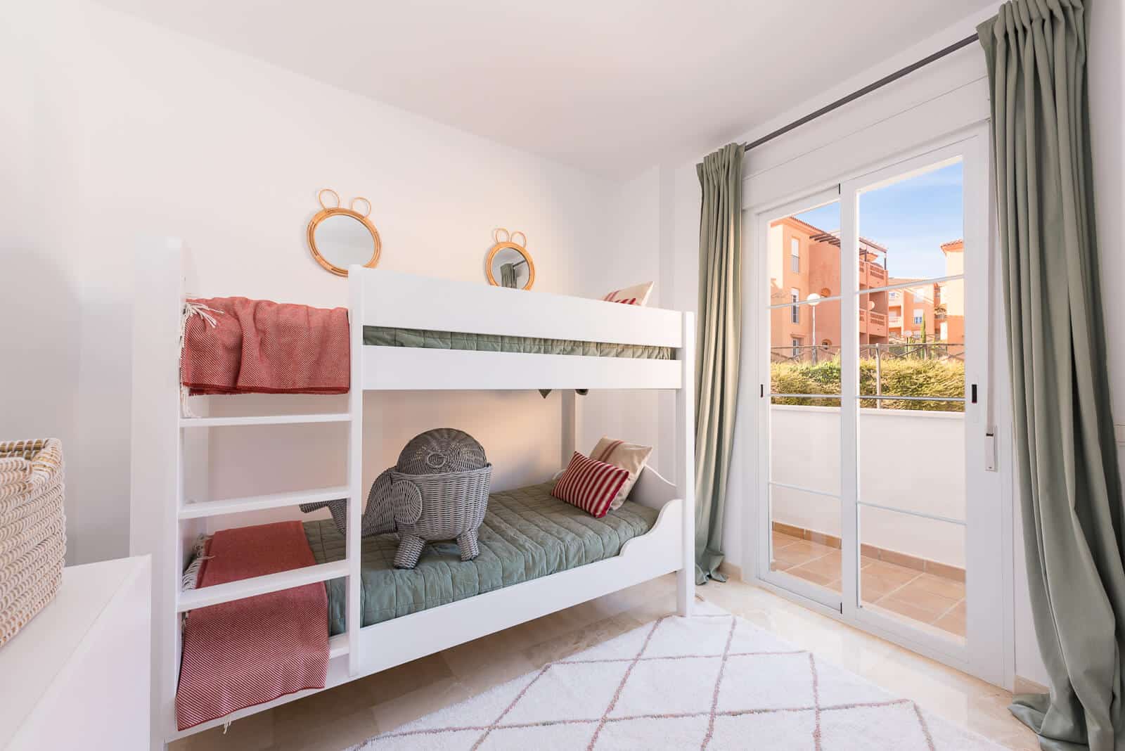 3 Bed, 2 Bath, ApartmentFor Sale, La Duquesa, Malaga
