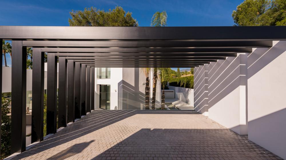 4 Bed, 4 Bath, HouseFor Sale, Nueva Andalucia, Malaga