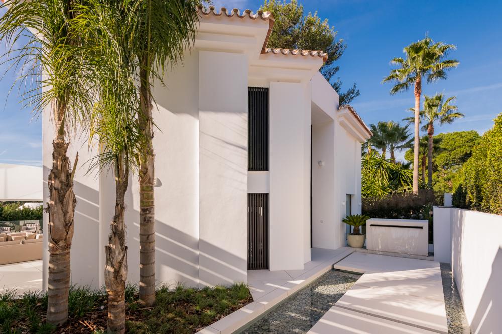 4 Bed, 4 Bath, HouseFor Sale, Nueva Andalucia, Malaga