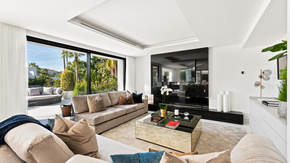 4 Bed, 4 Bath, HouseFor Sale, Nueva Andalucia, Malaga