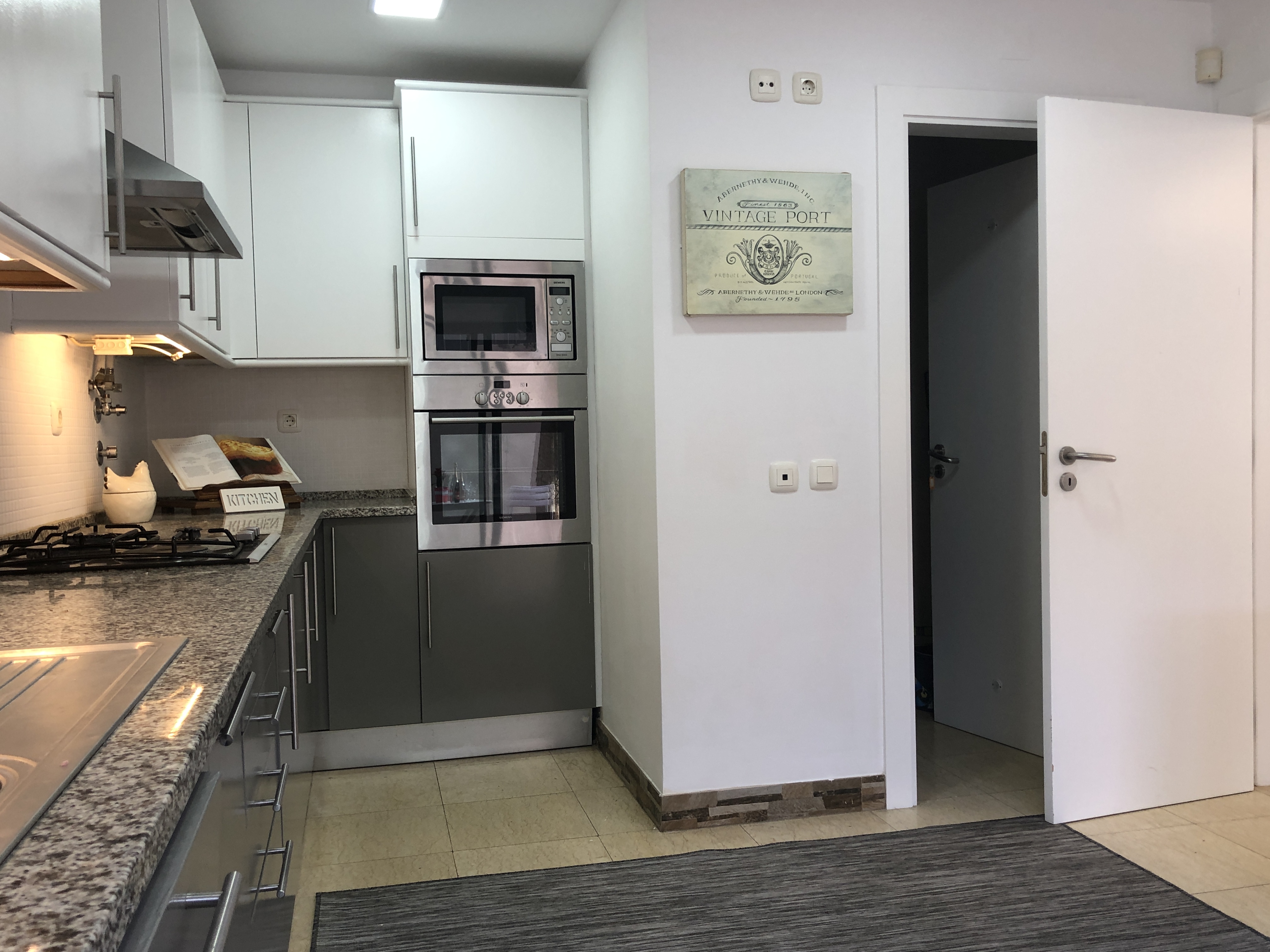 4 Bed, 3 Bath, HouseFor Sale, Faro, 8200-291