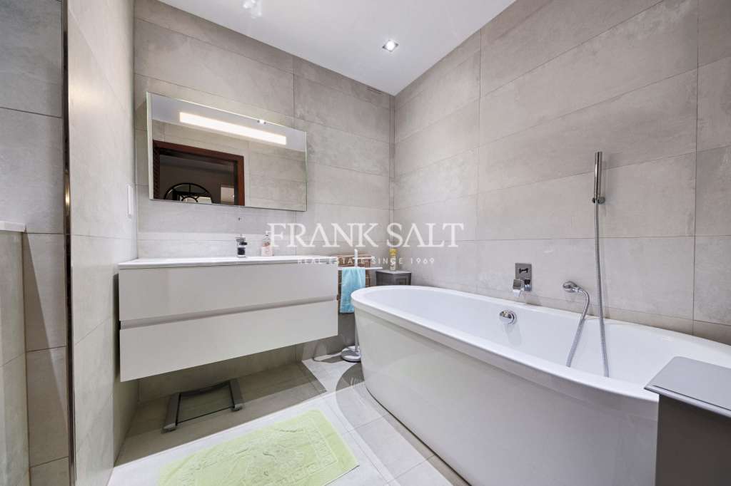 1 Bed, ApartmentFor Sale, Portomaso, Malta