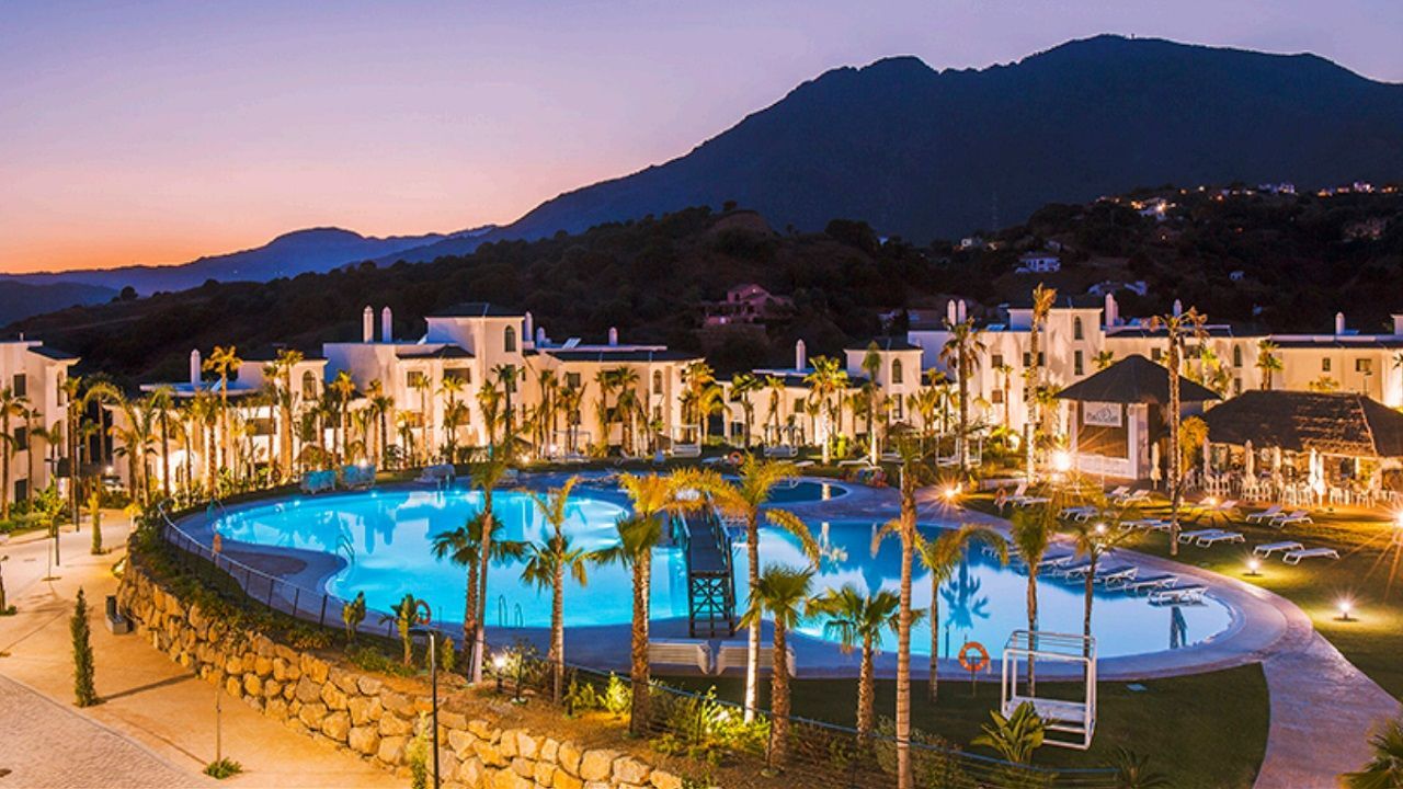 2 Bed, 2 Bath, ApartmentFor Sale, Estepona, Malaga, 29680