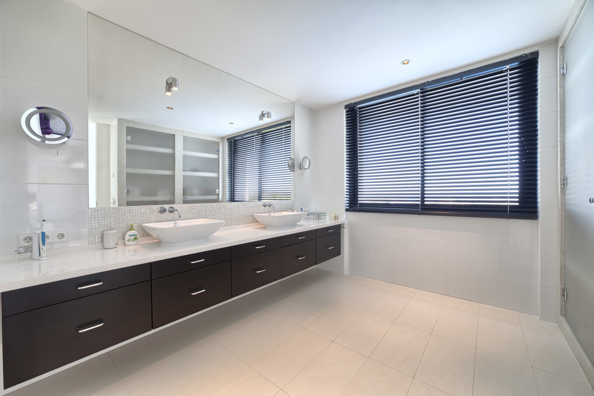 5 Bed, 5 Bath, HouseFor Sale, Los Flamingos, Malaga