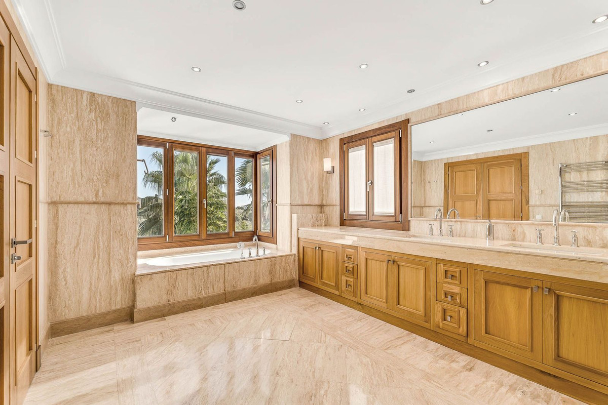 16 Bed, 16 Bath, HouseFor Sale, Benahavis, Malaga