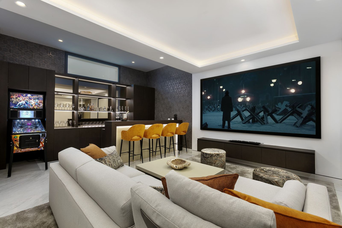 4 Bed, 4 Bath, ApartmentFor Sale, Estepona, Malaga