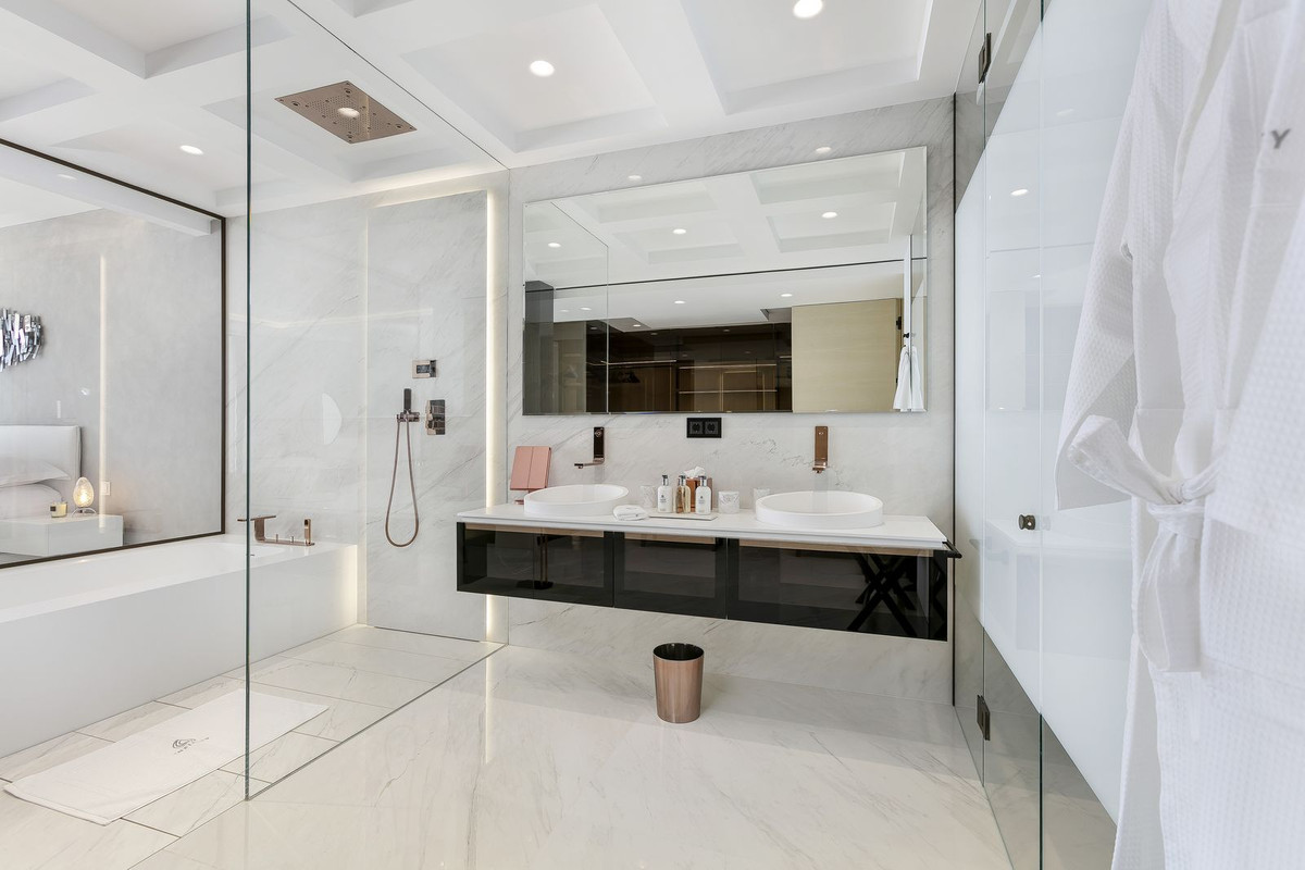 4 Bed, 4 Bath, ApartmentFor Sale, Estepona, Malaga