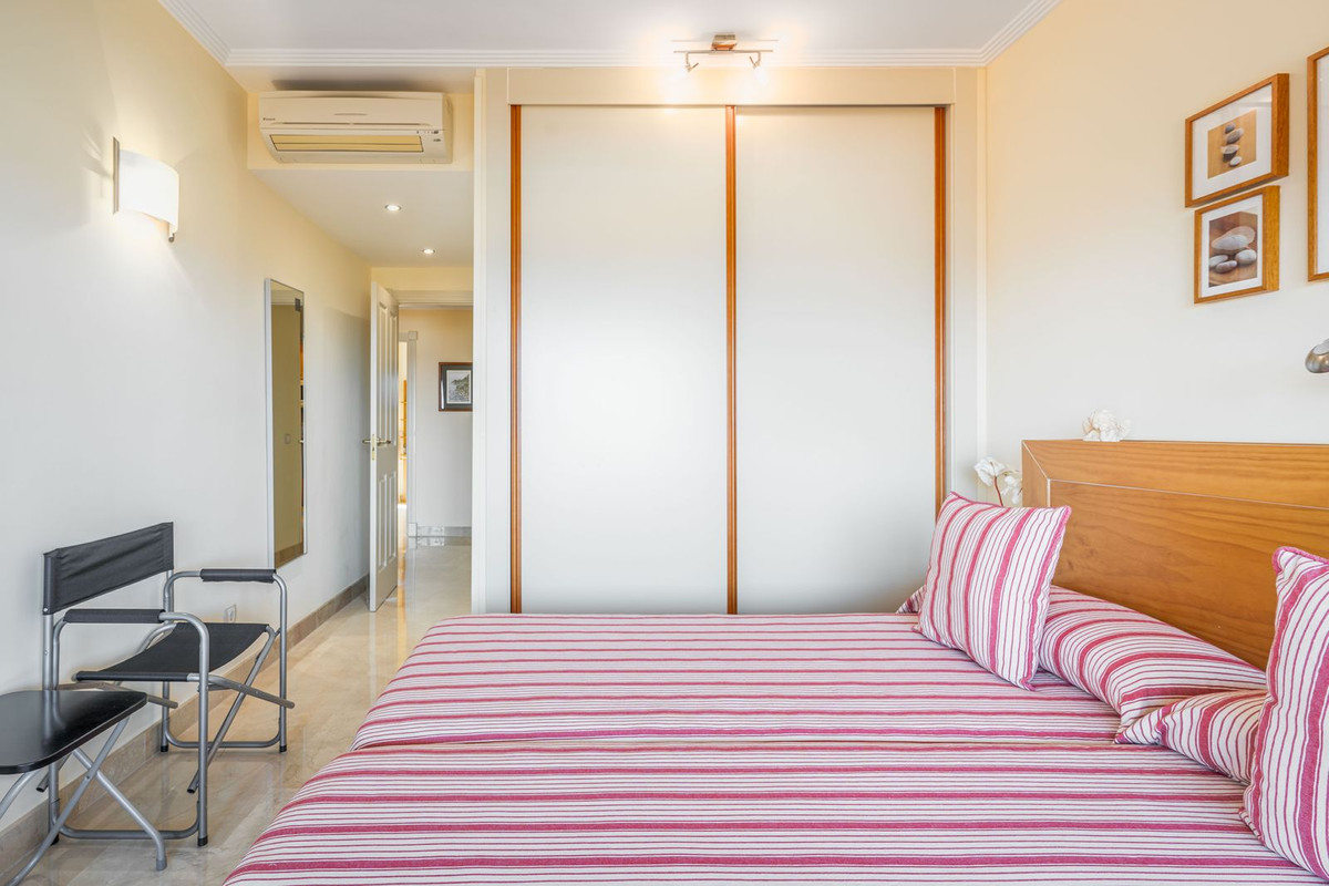 3 Bed, 2 Bath, ApartmentFor Sale, Estepona, Malaga