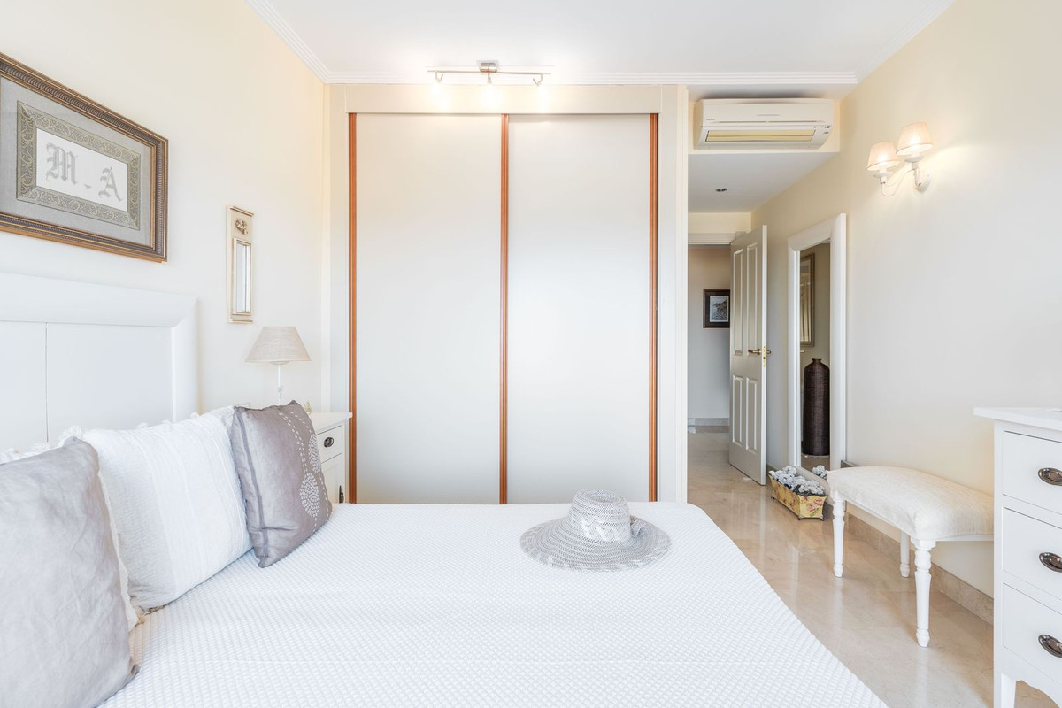 3 Bed, 2 Bath, ApartmentFor Sale, Estepona, Malaga