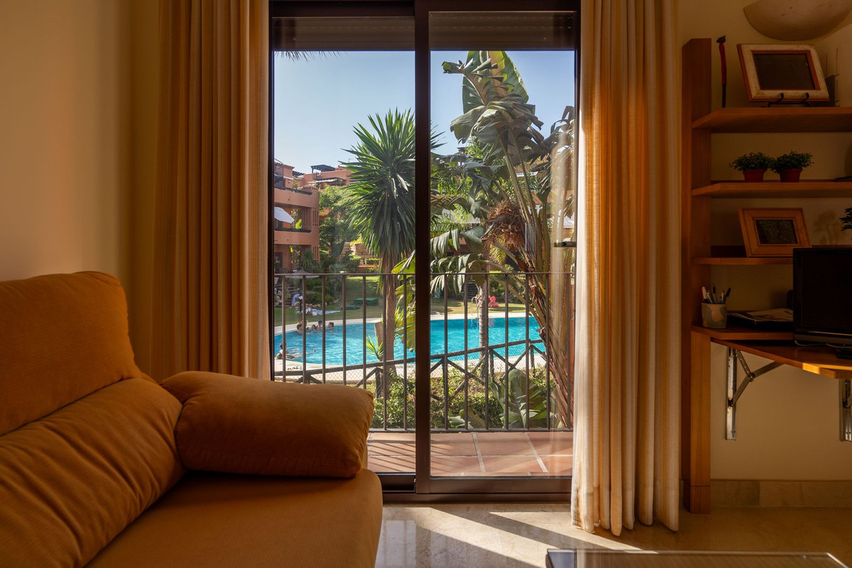 3 Bed, 2 Bath, ApartmentFor Sale, Estepona, Malaga