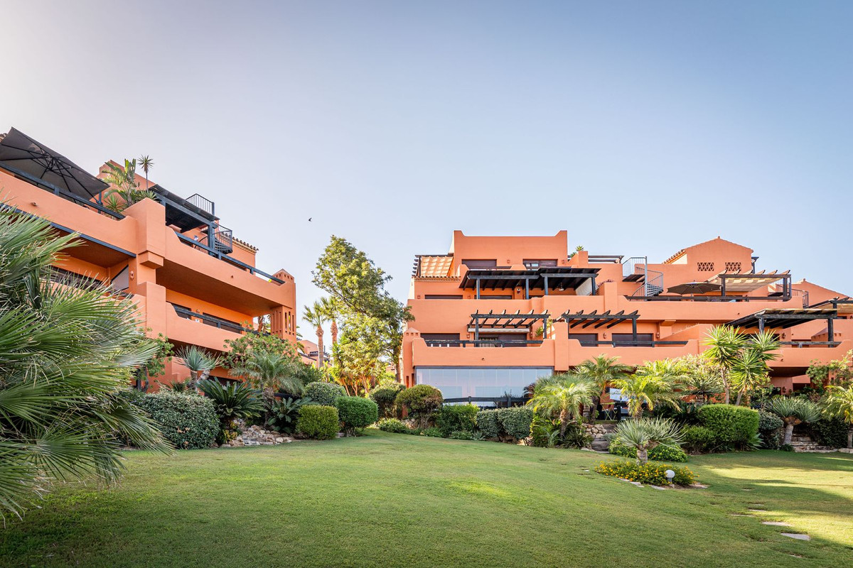 3 Bed, 2 Bath, ApartmentFor Sale, Estepona, Malaga