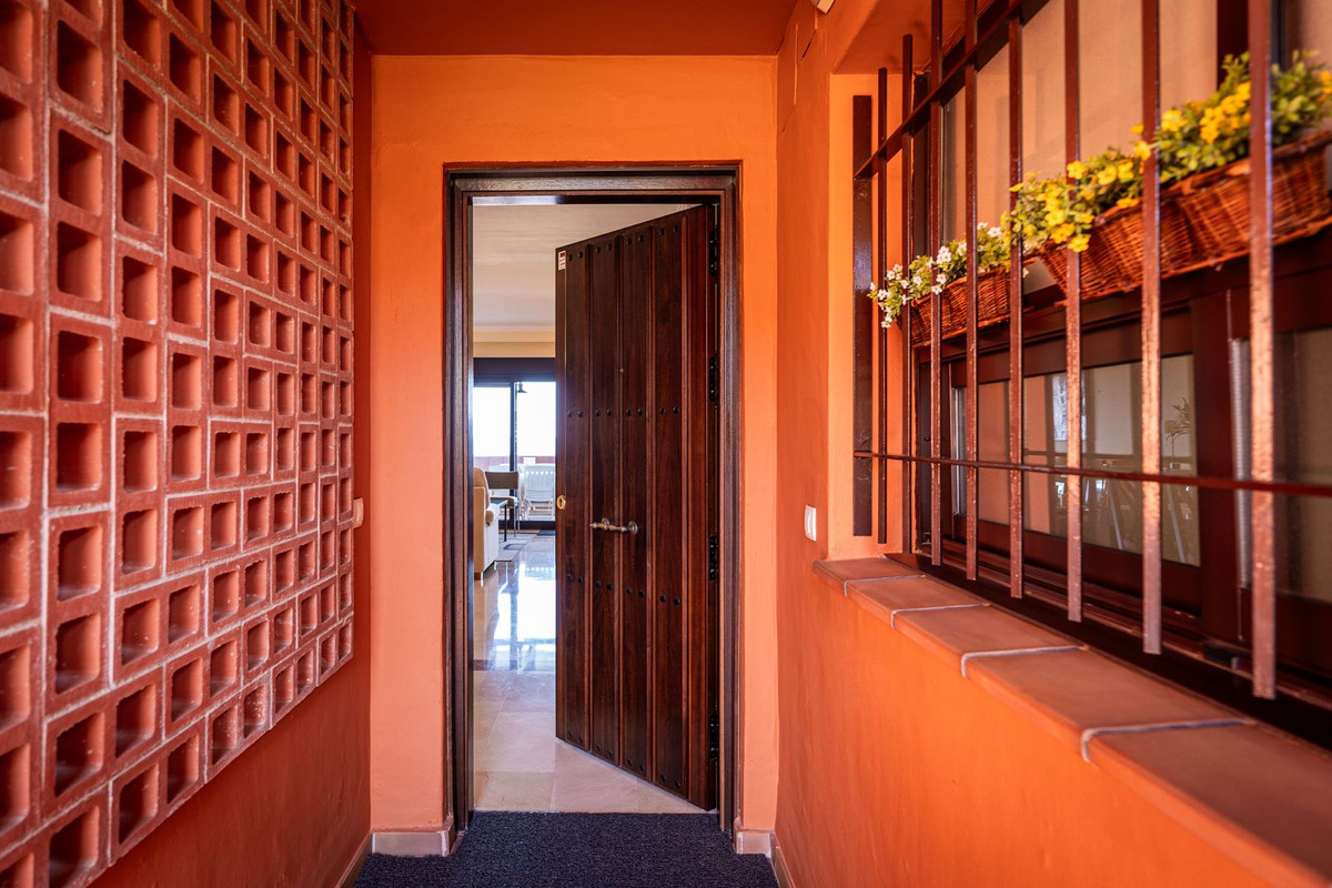 3 Bed, 2 Bath, ApartmentFor Sale, Estepona, Malaga