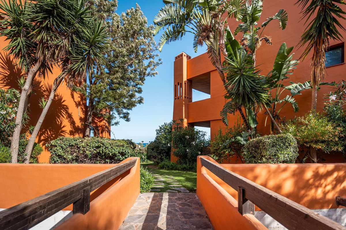 3 Bed, 2 Bath, ApartmentFor Sale, Estepona, Malaga