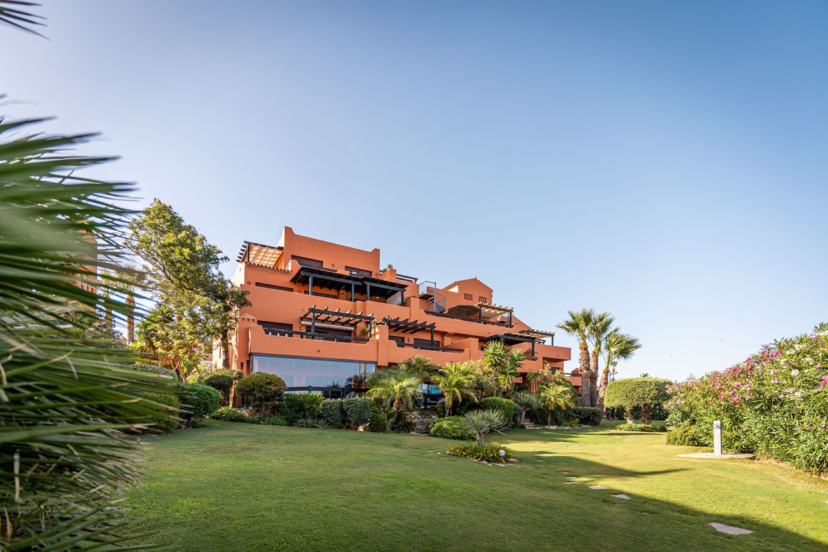 3 Bed, 2 Bath, ApartmentFor Sale, Estepona, Malaga