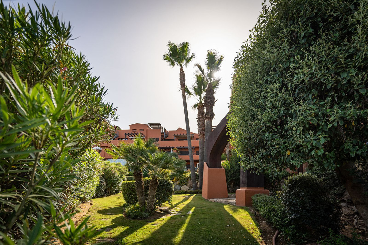 3 Bed, 2 Bath, ApartmentFor Sale, Estepona, Malaga