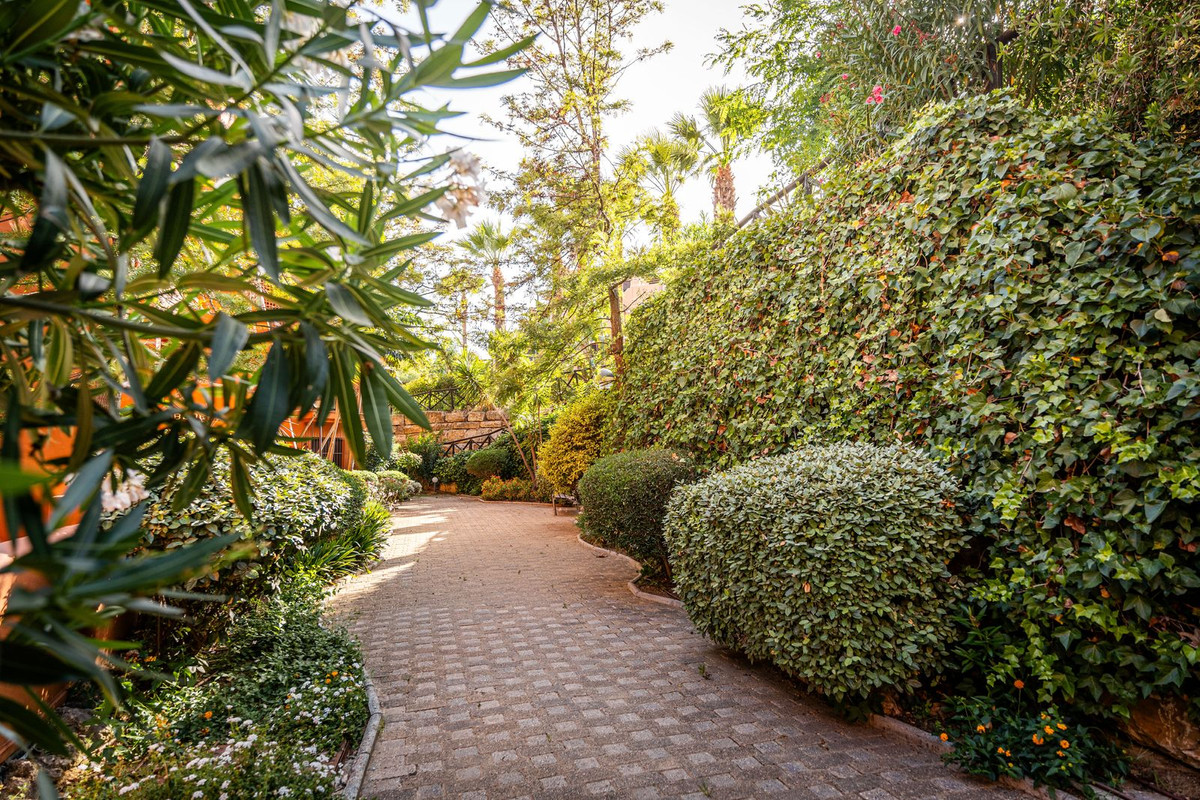 3 Bed, 2 Bath, ApartmentFor Sale, Estepona, Malaga