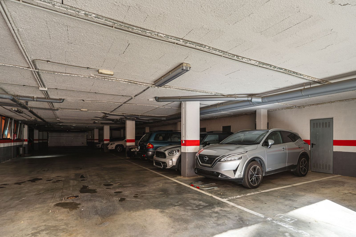 3 Bed, 2 Bath, ApartmentFor Sale, Estepona, Malaga