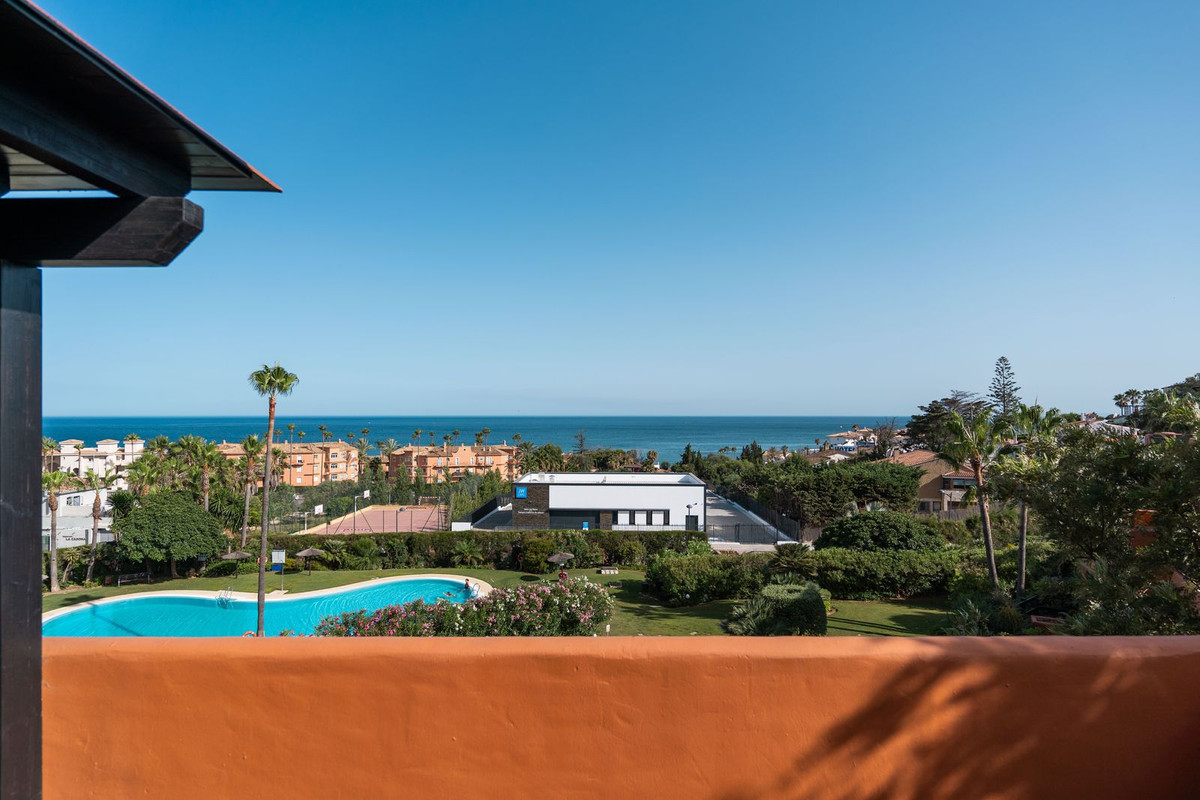 3 Bed, 2 Bath, ApartmentFor Sale, Estepona, Malaga