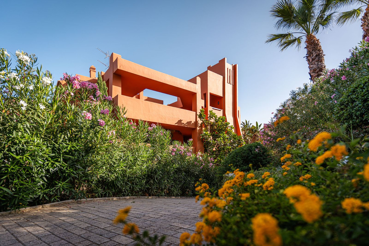 3 Bed, 2 Bath, ApartmentFor Sale, Estepona, Malaga