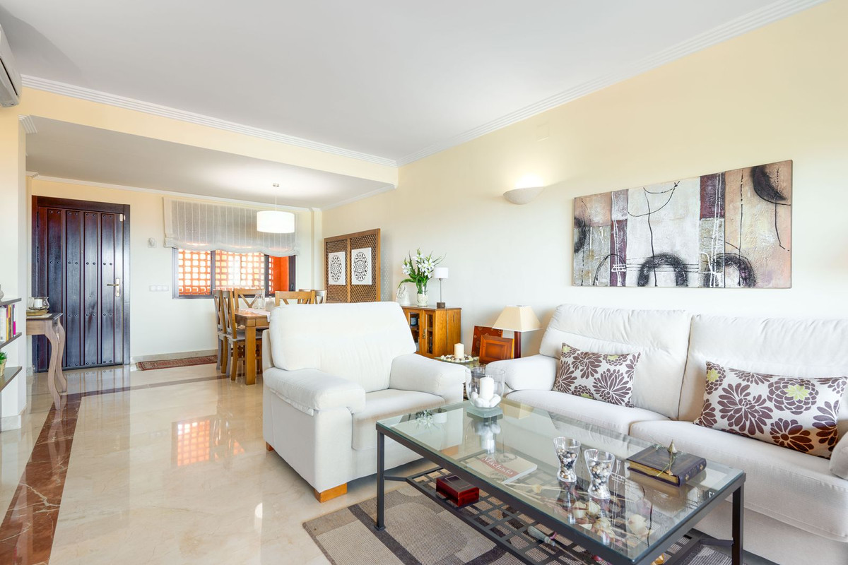 3 Bed, 2 Bath, ApartmentFor Sale, Estepona, Malaga