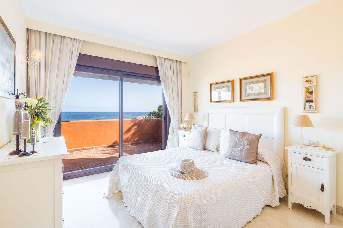 3 Bed, 2 Bath, ApartmentFor Sale, Estepona, Malaga