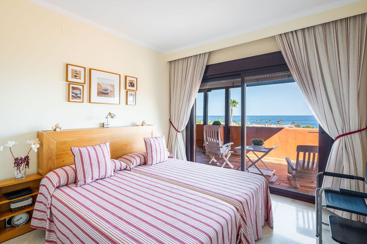 3 Bed, 2 Bath, ApartmentFor Sale, Estepona, Malaga