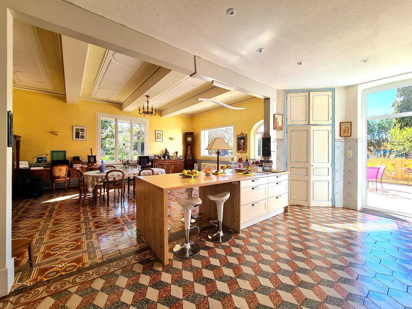 6 Bed, 2 Bath, HouseFor Sale, Beziers, Herault, Languedoc-Roussillon, 34500