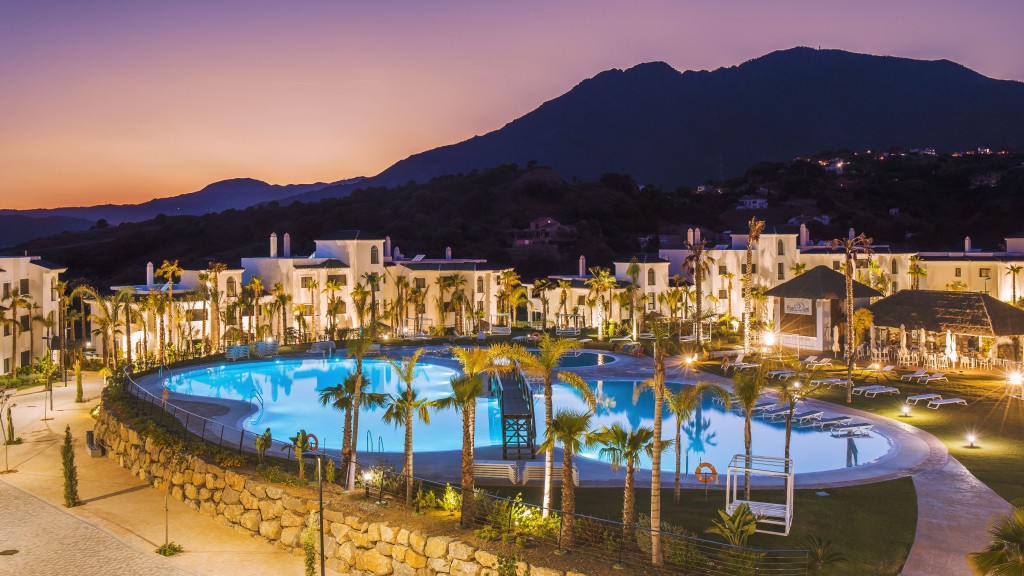 3 Bed, 2 Bath, ApartmentFor Sale, Estepona, Malaga