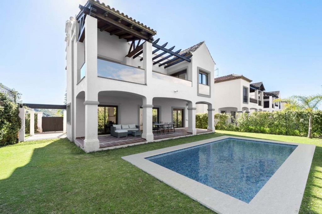 4 Bed, 4 Bath, HouseFor Sale, Estepona, Malaga