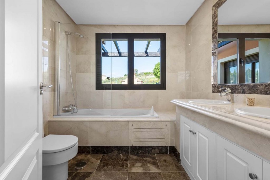 4 Bed, 4 Bath, HouseFor Sale, Estepona, Malaga 4 Bed, 4 Bath, HouseFor Sale, Estepona, Malaga