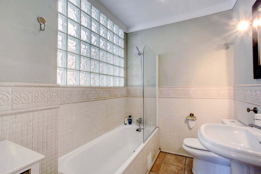 2 Bed, 2 Bath, ApartmentFor Sale, Marbella, Malaga 2 Bed, 2 Bath, ApartmentFor Sale, Marbella, Malaga